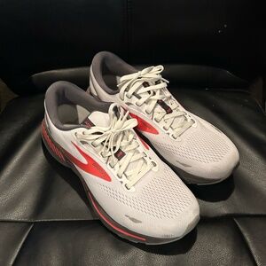 Brooks Adrenaline GTS 23 Running Shoe
